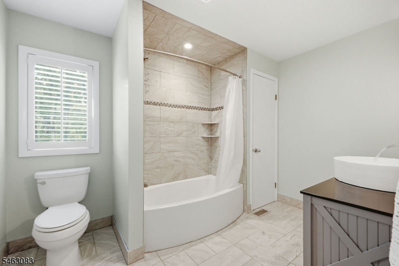 4 Spring Ln Property Photo 26