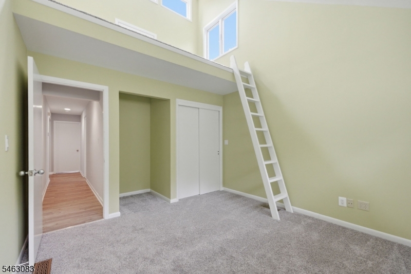 4 Spring Ln Property Photo 29