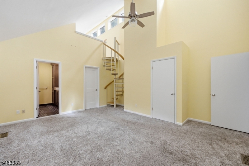 4 Spring Ln Property Photo 31