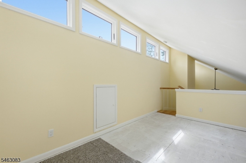 4 Spring Ln Property Photo 32
