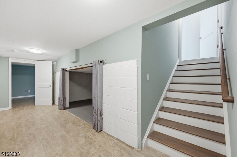 4 Spring Ln Property Photo 35