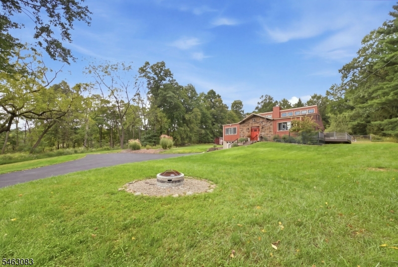 4 Spring Ln Property Photo 47