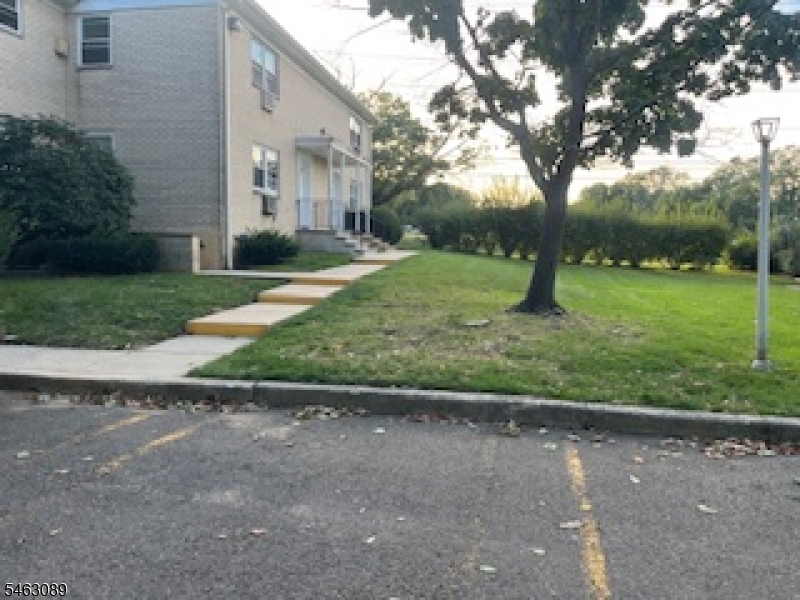 406 Cranbury Rd Apt 3 3 Property Photo 2