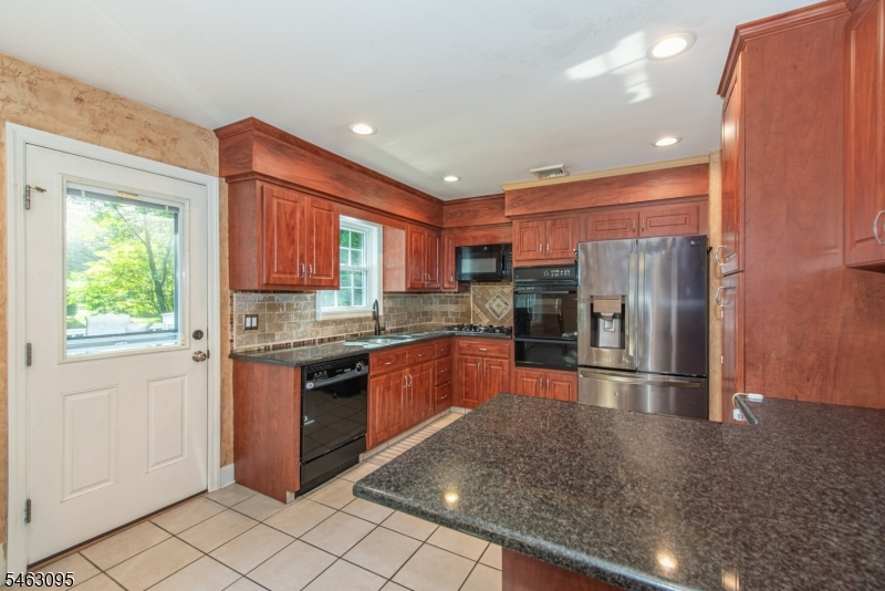 33 Lakeside Ave Property Photo 11