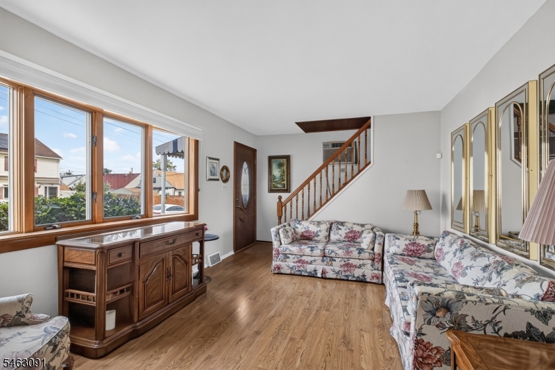 107 Cherry St Property Photo 4