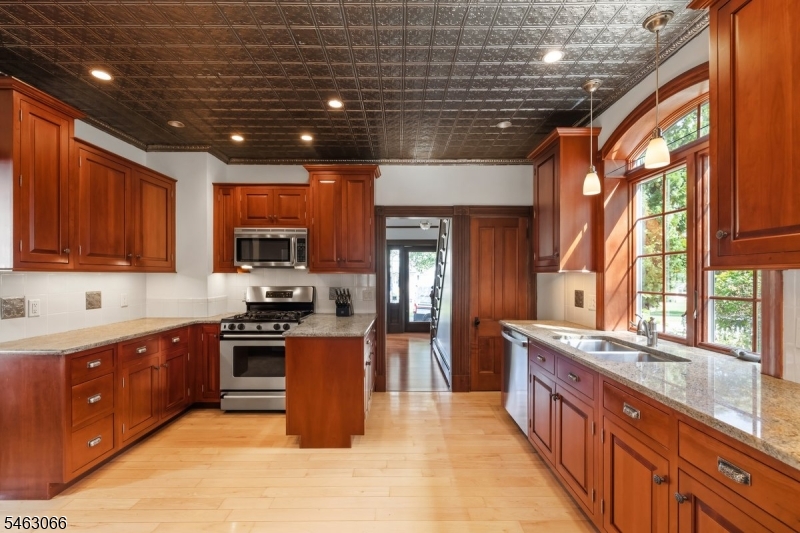 66 Hillside Ave Property Photo 11
