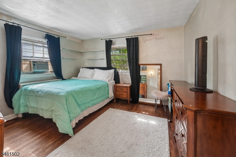 252 Everett Pl Property Photo 8