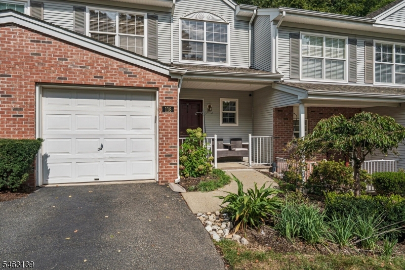 118 Brookside Ln Property Photo 2