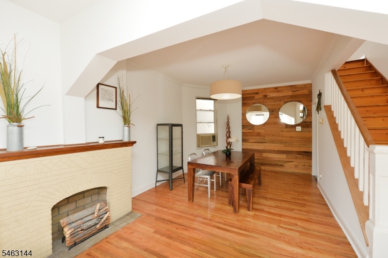 103 Napoleon St A Property Photo 16