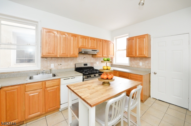 103 Napoleon St A Property Photo 18