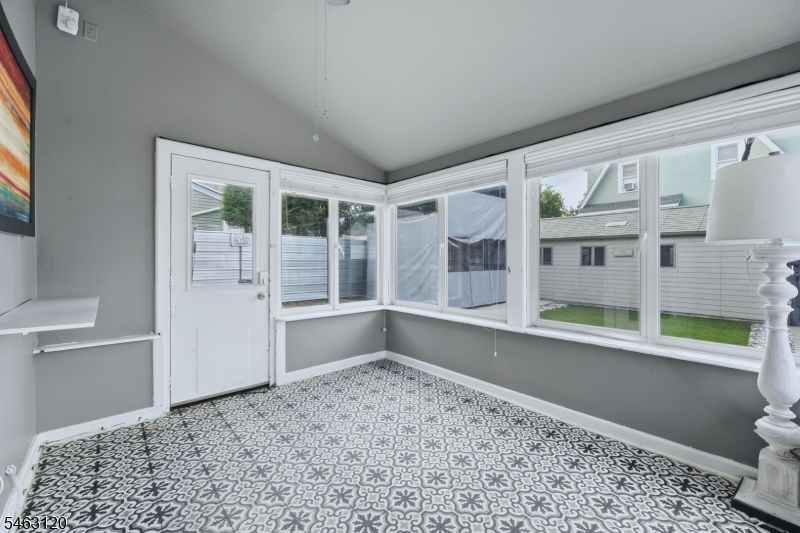 107 Palisade Ave Property Photo 3