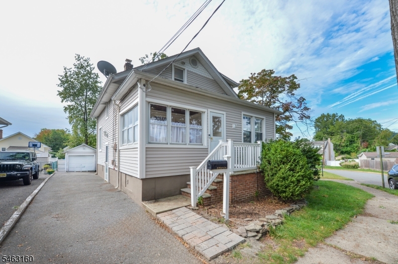 18 Minerva Ave Property Photo 1