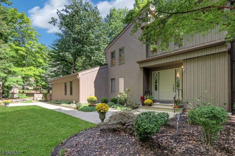 100 Cheshire Ln Property Photo 1