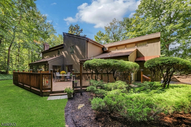 100 Cheshire Ln Property Photo 3