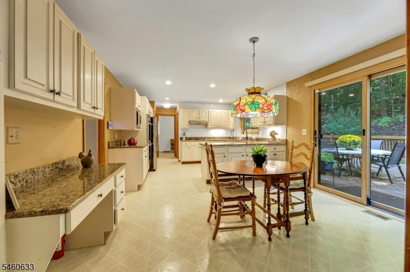 100 Cheshire Ln Property Photo 13