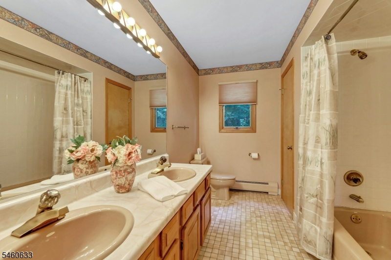 100 Cheshire Ln Property Photo 27