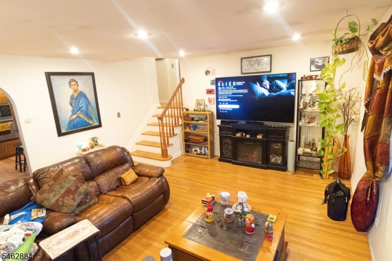 74 Raritan Rd Property Photo 4