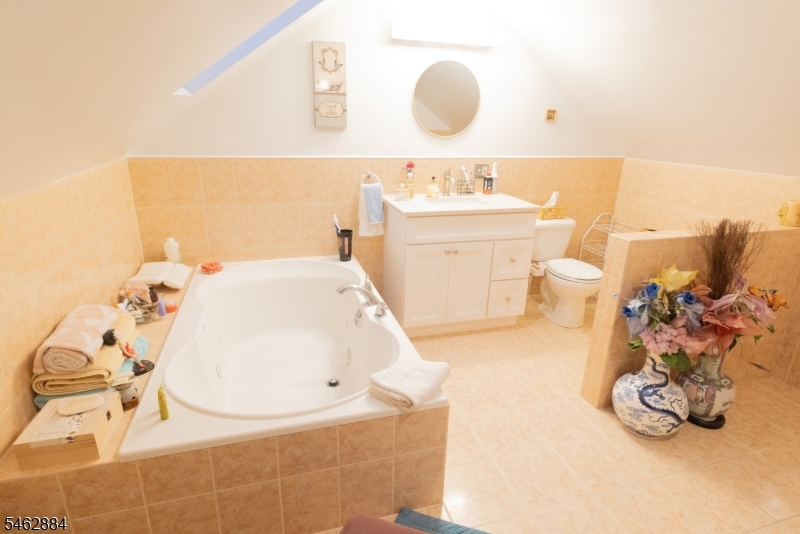 74 Raritan Rd Property Photo 10