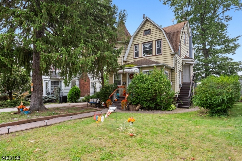 298 Carmita Ave Property Photo 1