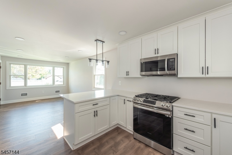 351 Banta Ave Property Photo 5