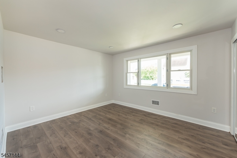 351 Banta Ave Property Photo 12