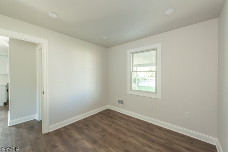 351 Banta Ave Property Photo 14