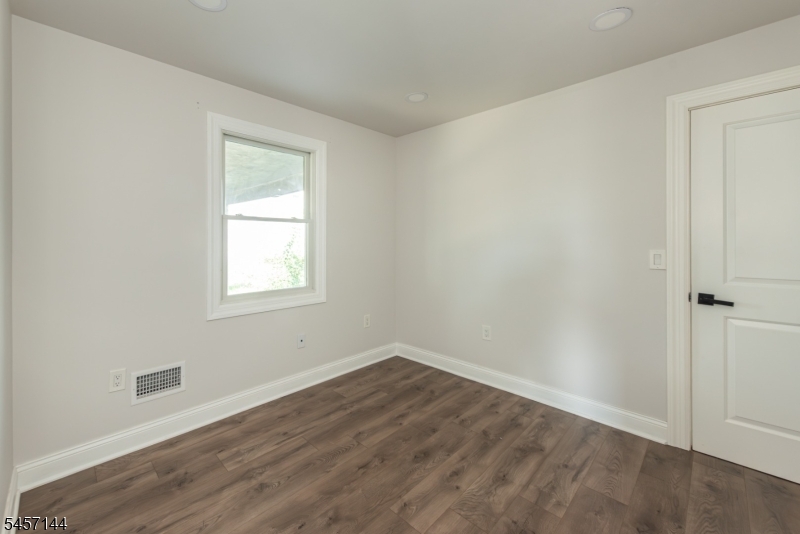351 Banta Ave Property Photo 16