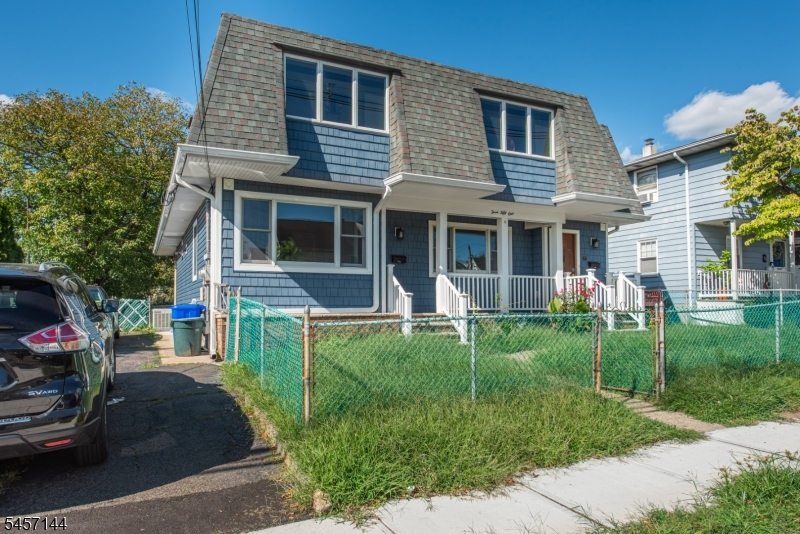 351 Banta Ave Property Photo 17