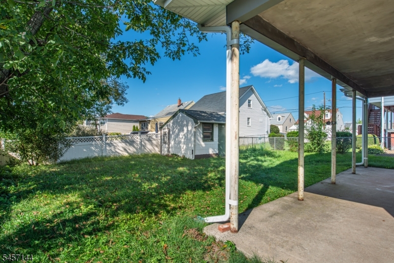 351 Banta Ave Property Photo 18