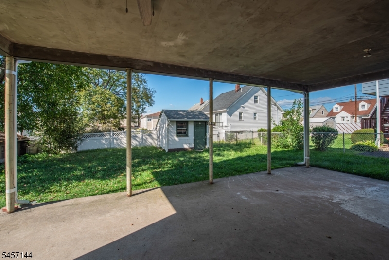 351 Banta Ave Property Photo 19