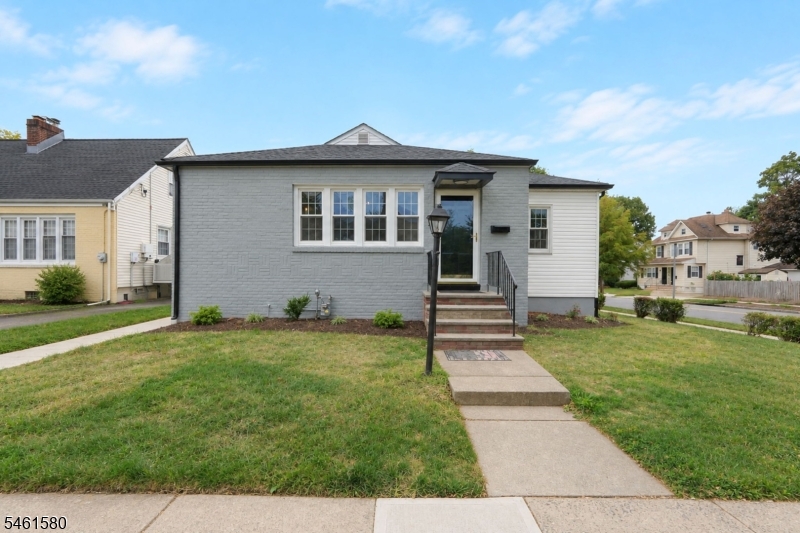 362 E Clay Ave Property Photo 1
