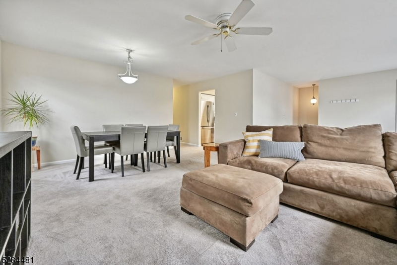 545 Trinity Pl Property Photo 3