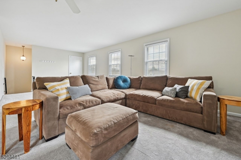 545 Trinity Pl Property Photo 4