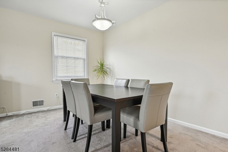 545 Trinity Pl Property Photo 7