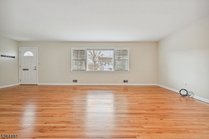 545 Trinity Pl Property Photo 23
