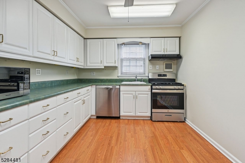 545 Trinity Pl Property Photo 25