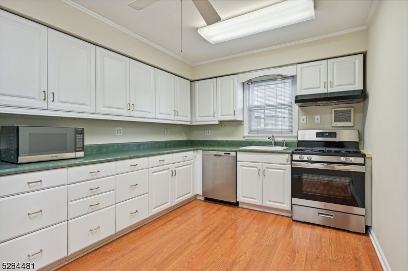 545 Trinity Pl Property Photo 26