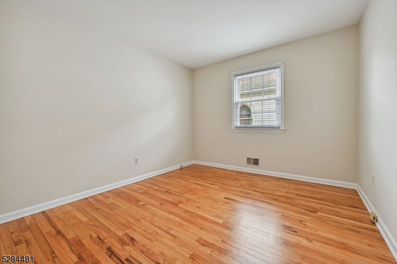 545 Trinity Pl Property Photo 30