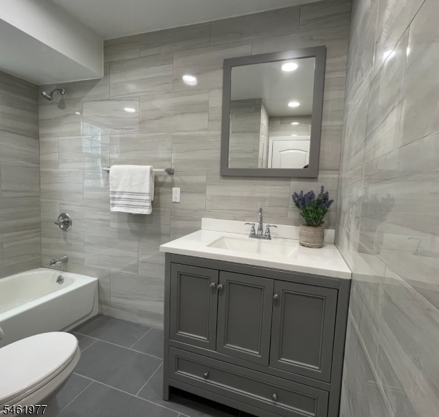 545 Trinity Pl Property Photo 32