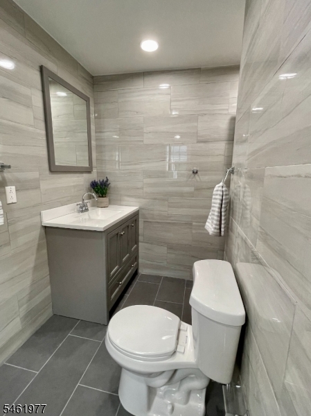 545 Trinity Pl Property Photo 33