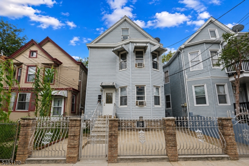 89 Burgess Pl