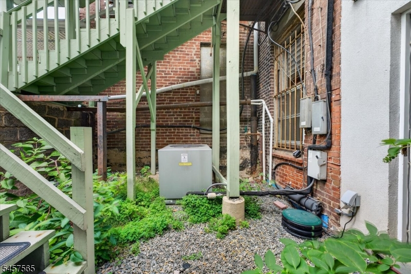 51 Main St Property Photo 21