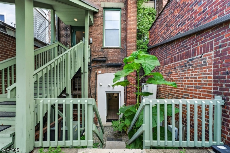 51 Main St Property Photo 23