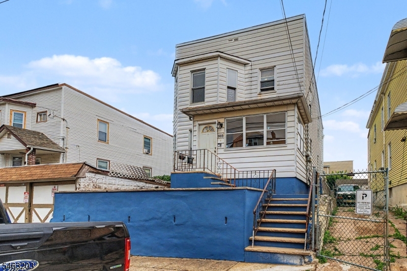 305 Pacific St Property Photo 1