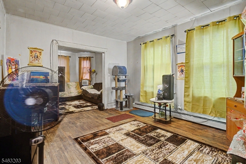 305 Pacific St Property Photo 3