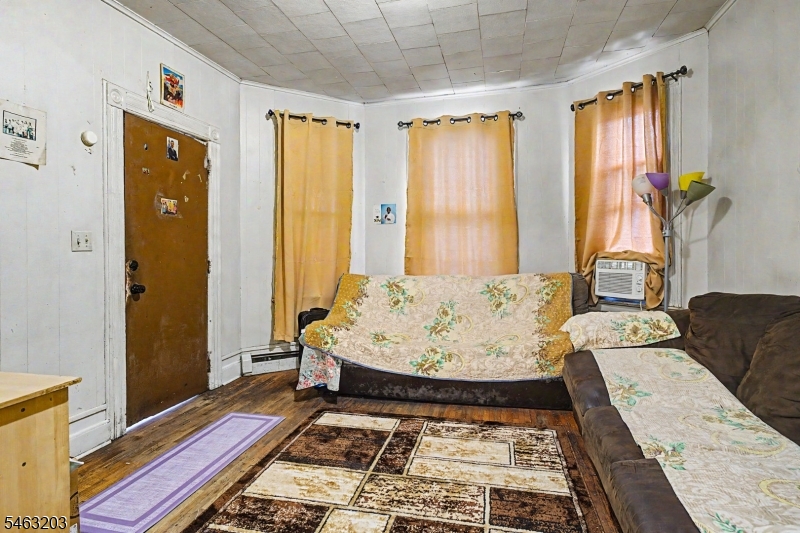 305 Pacific St Property Photo 4