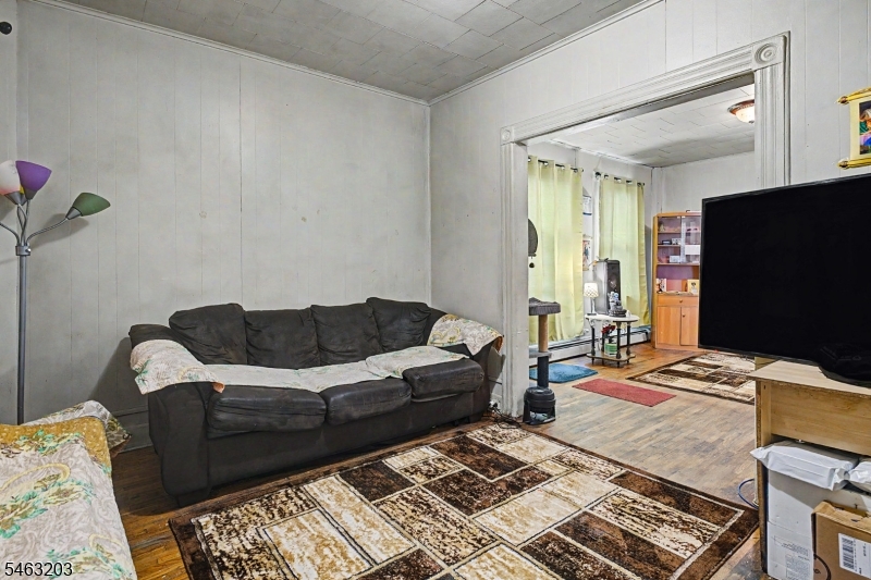 305 Pacific St Property Photo 6