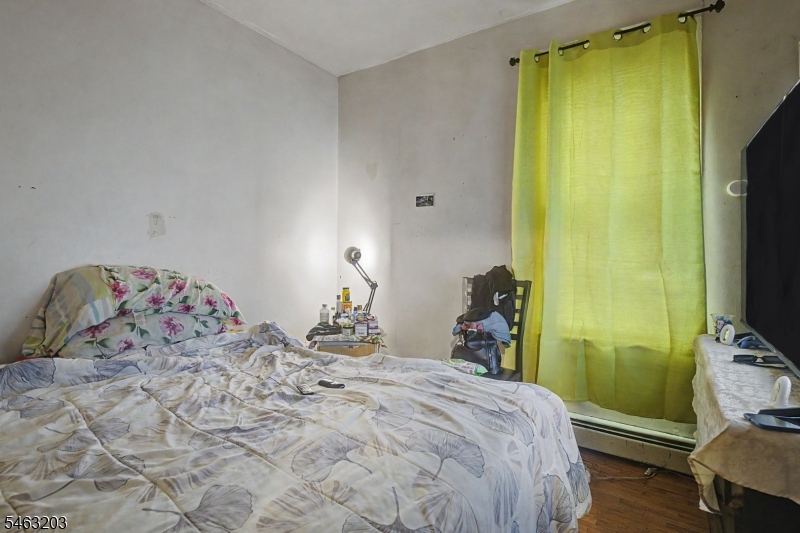 305 Pacific St Property Photo 8