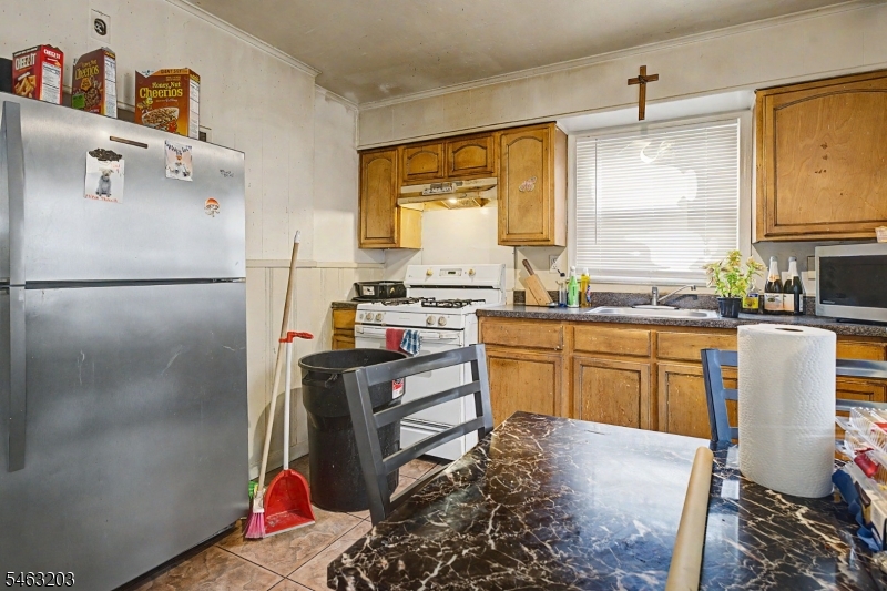305 Pacific St Property Photo 12