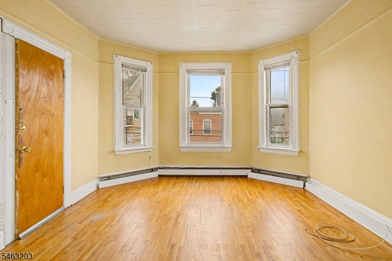305 Pacific St Property Photo 14